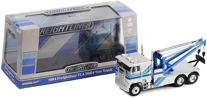Пътна помощ Greenlight 86632 1984 Freightliner FLA 9664 - Сребрист със Сини ивици в мащаб 1/43